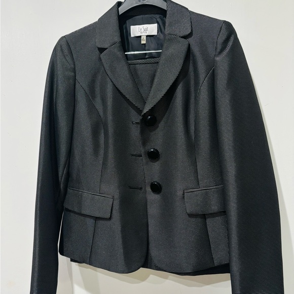 Le Suit Black Micro-Pattern Tailored Three-Button Blazer